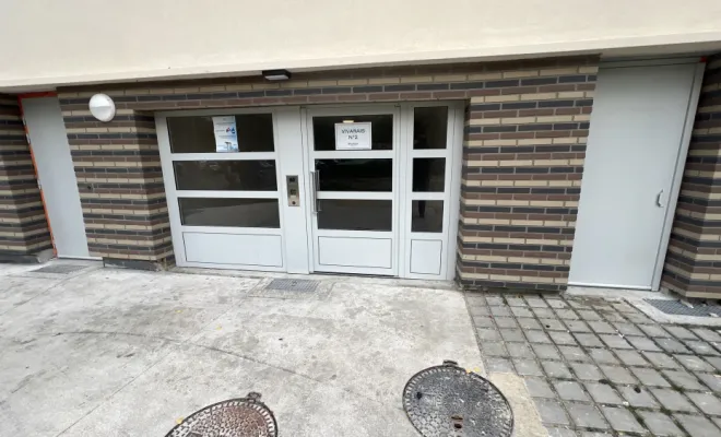 Résultat final après création d'une ouverture, avec finitions soignées sur un mur porteur à Échirolles »