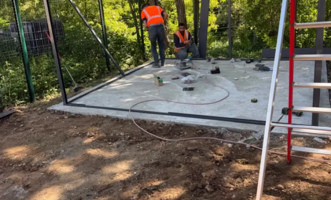 Construction et installation d'un abri de jardin moderne, Les Abrets, Electron TP